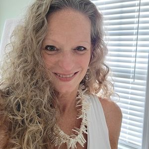 Meet your Posher, Evelyn